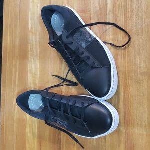 Clarks of England Pawley Rilee sneakers. Size 10M